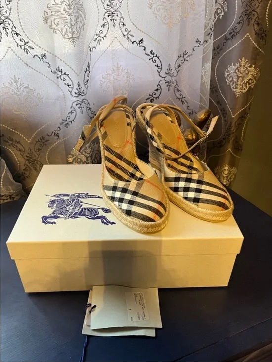 Burberry Check Mews Espadrille Pumps - Picture 8 of 14